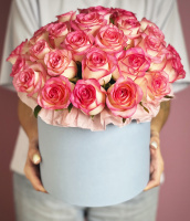 Розы Джумилия в коробке L