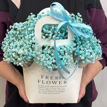 Голубые гипсофилы в сумочке